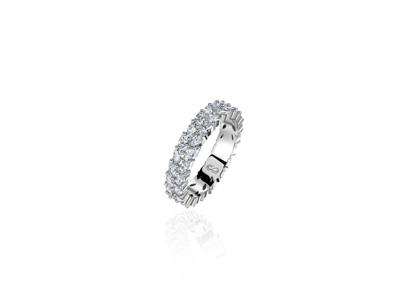 Ring, 18-carat white gold with diamonds