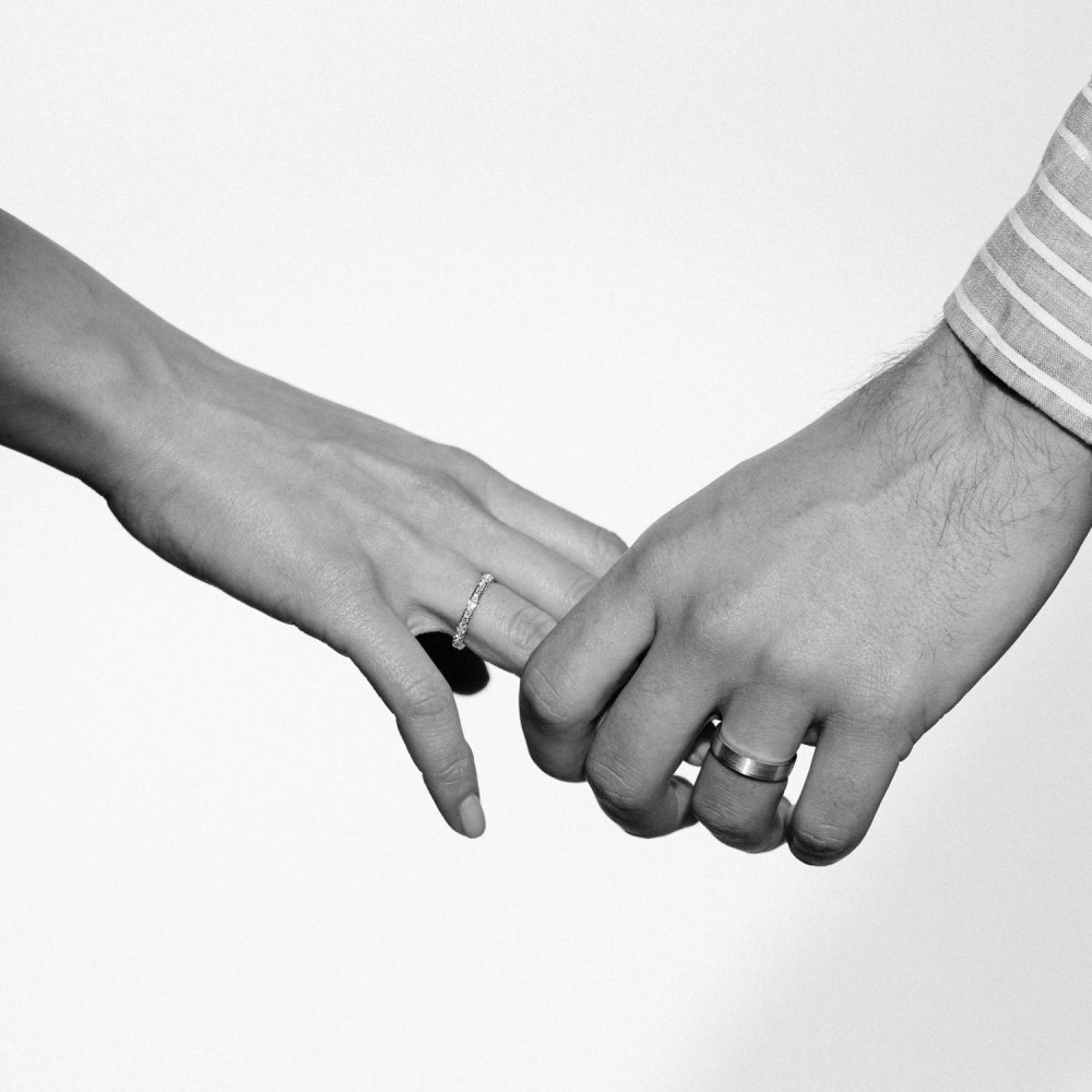 Wedding ring, 18-carat white gold with diamonds