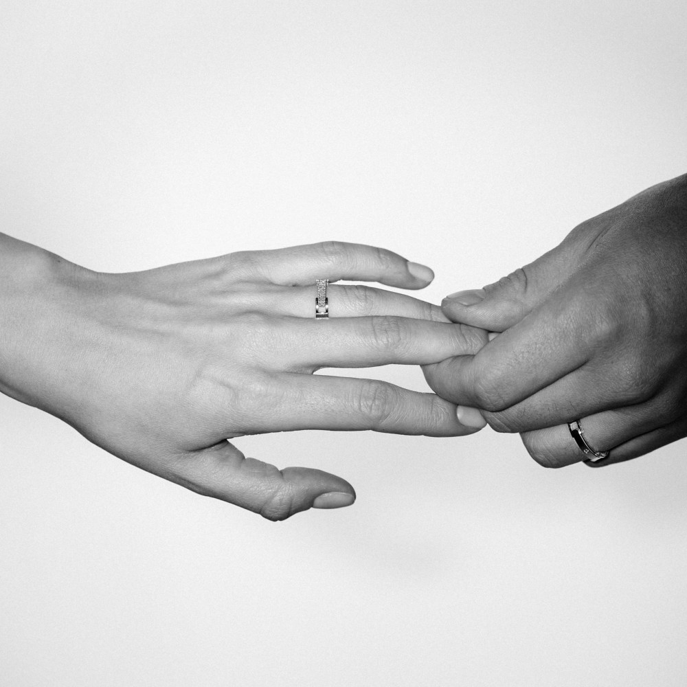 Wedding ring with a secret, 18-carat white gold with diamonds