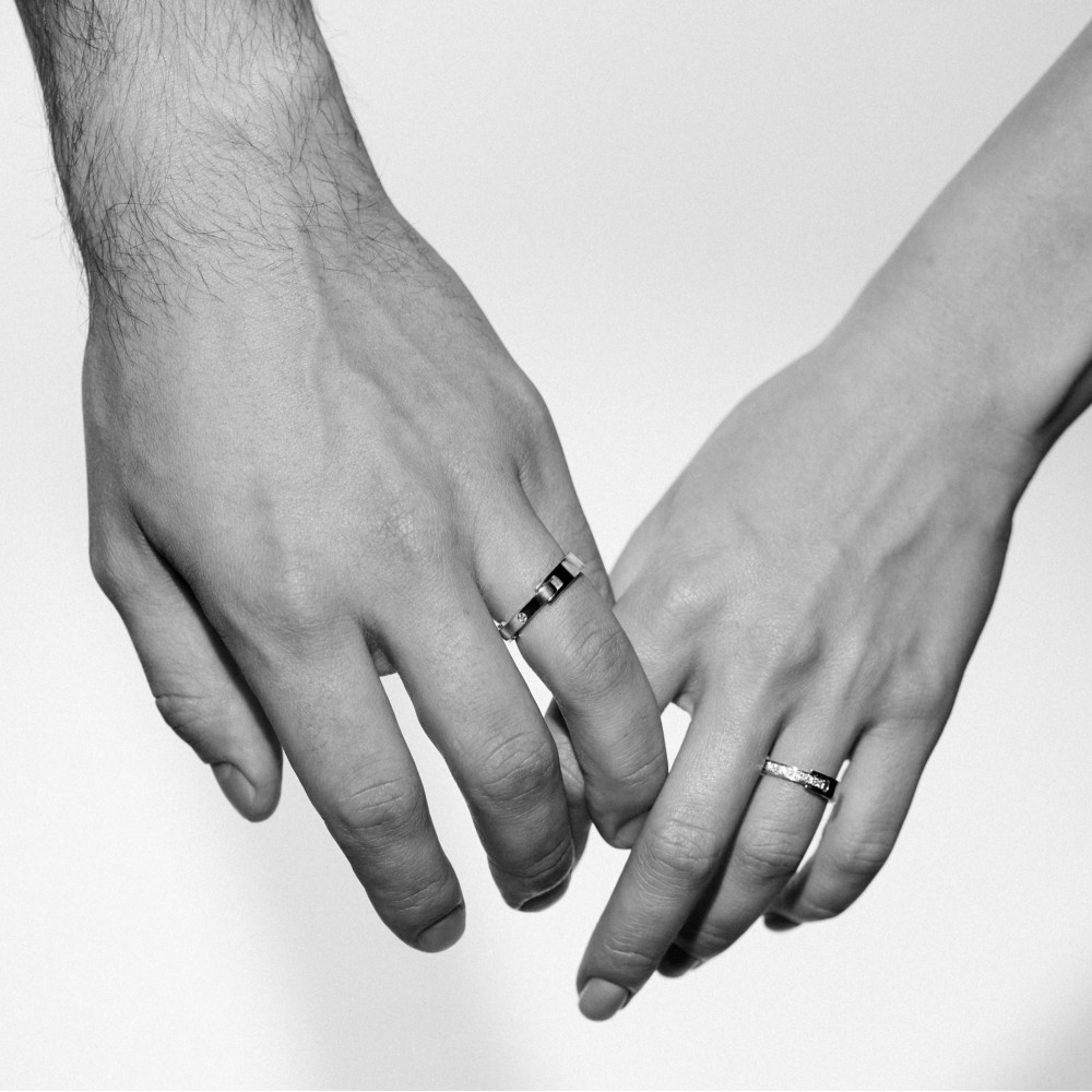 Men's wedding ring with a secret, 18-carat white gold with diamonds