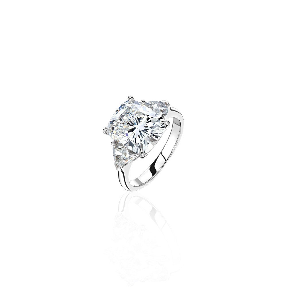 Ring, 18-carat white gold with diamonds