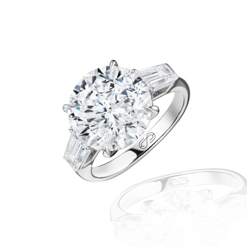 Ring, 18-carat white gold with diamonds Ring, 18-carat white gold with diamonds