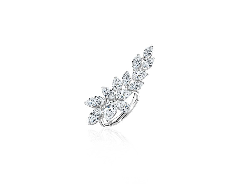 Ring, 18-carat white gold with diamonds