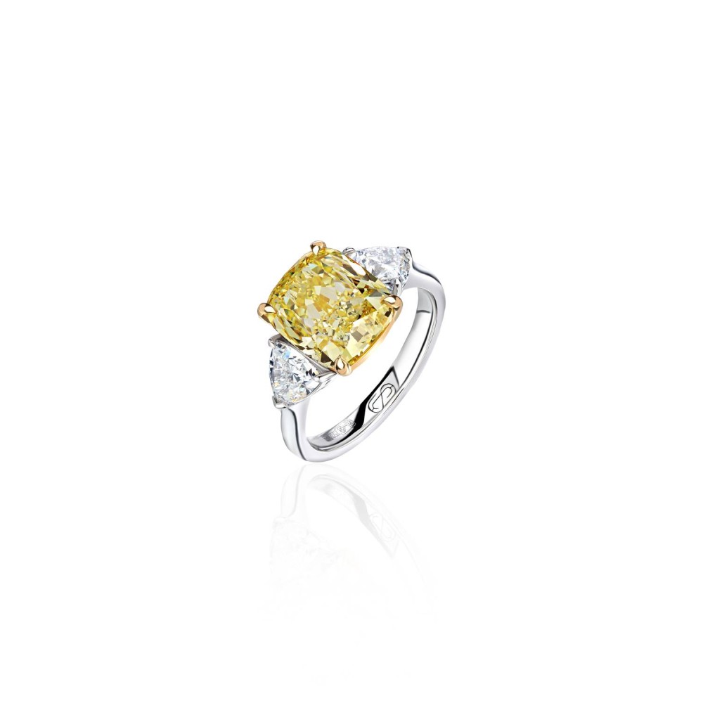 Ring, 18-carat white gold with diamonds