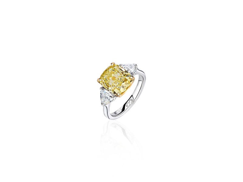 Ring, 18-carat white gold with diamonds