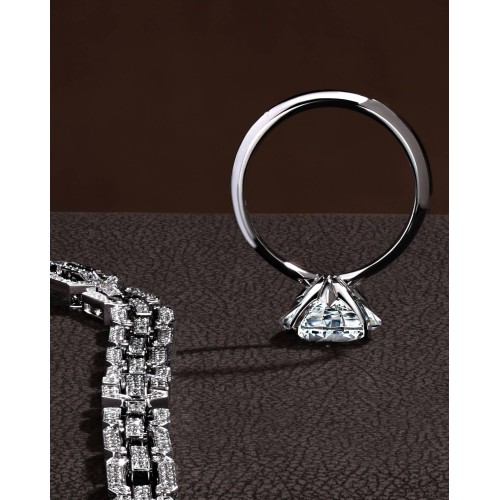 New Base Ring 18-carat white gold with diamonds New Base Ring 18-carat white gold with diamonds