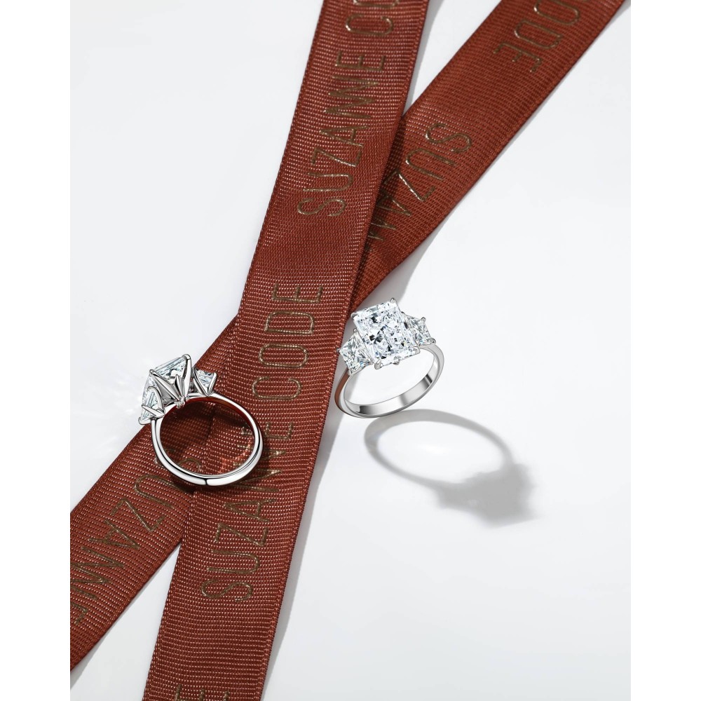 Ring 18-carat white gold with diamonds