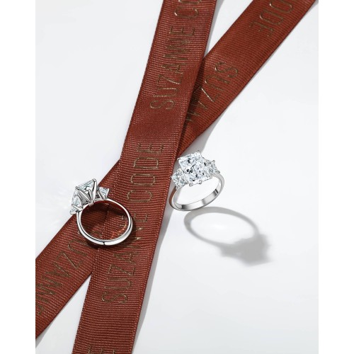 Ring 18-carat white gold with diamonds