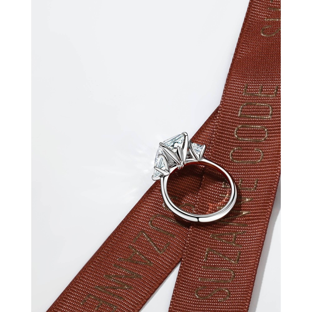 Ring 18-carat white gold with diamonds