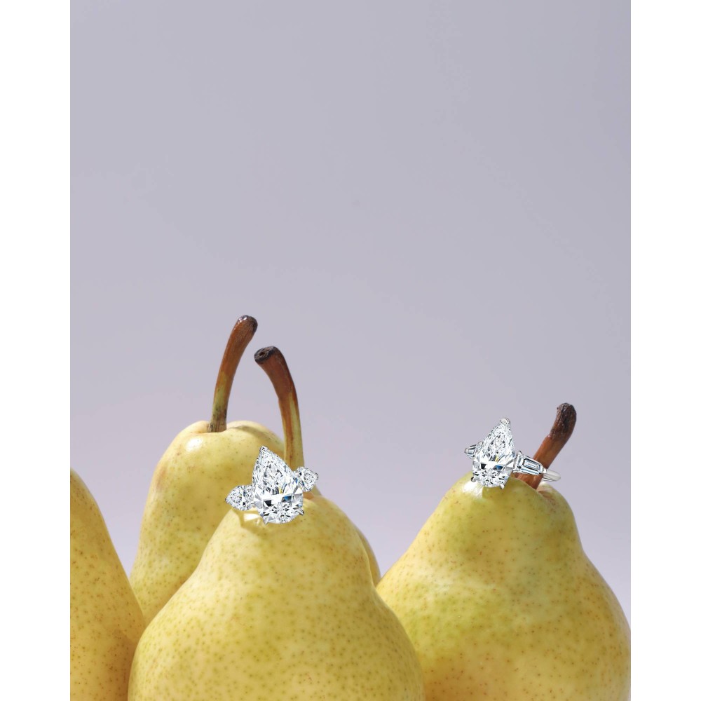 Ring 18-carat white gold with diamonds