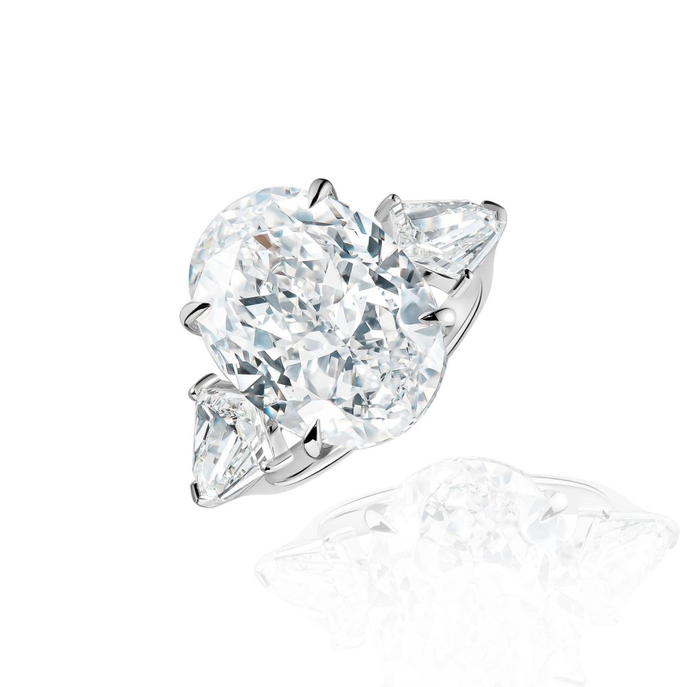 Ring, 18-carat white gold with diamonds
