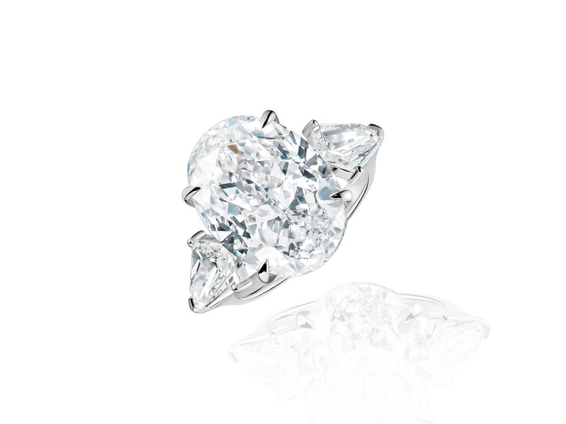 Ring, 18-carat white gold with diamonds