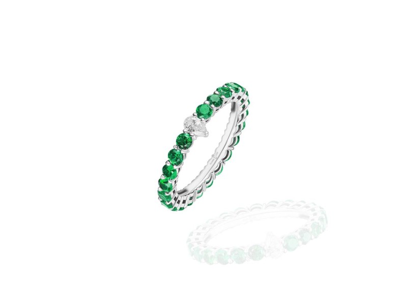 Ring, 18-carat white gold with diamonds