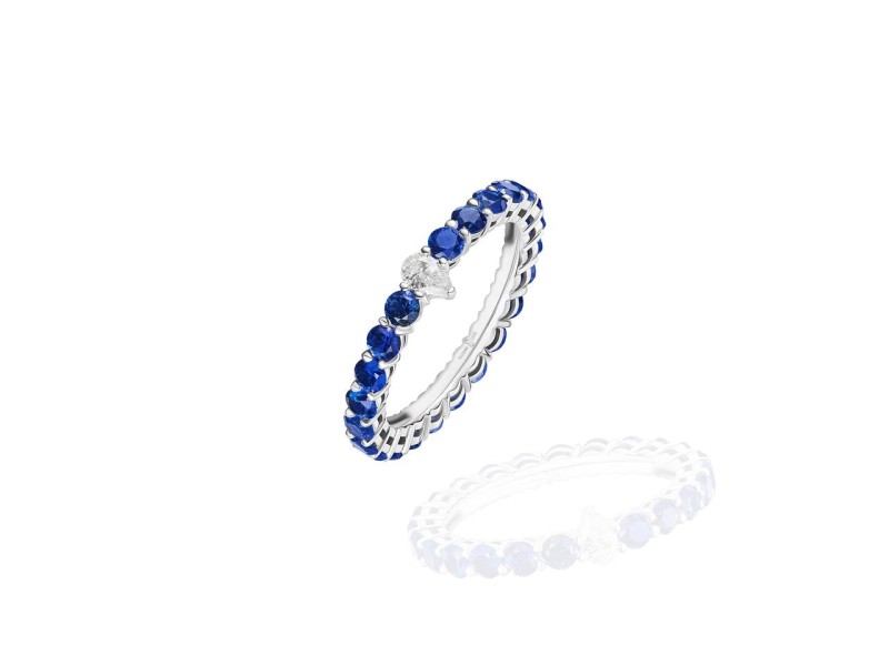Ring, 18-carat white gold with diamonds and sapphires