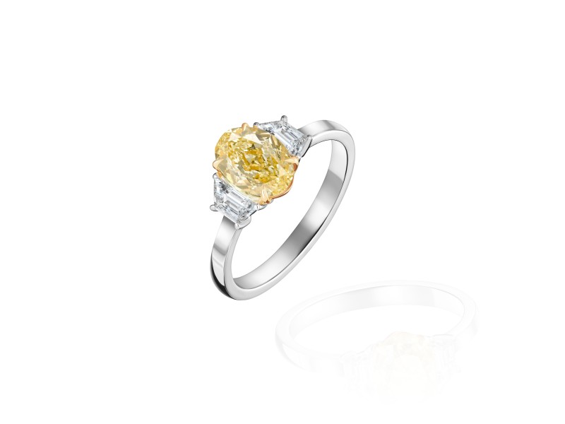 Ring, 18-carat white gold with diamonds and yellow diamonds
