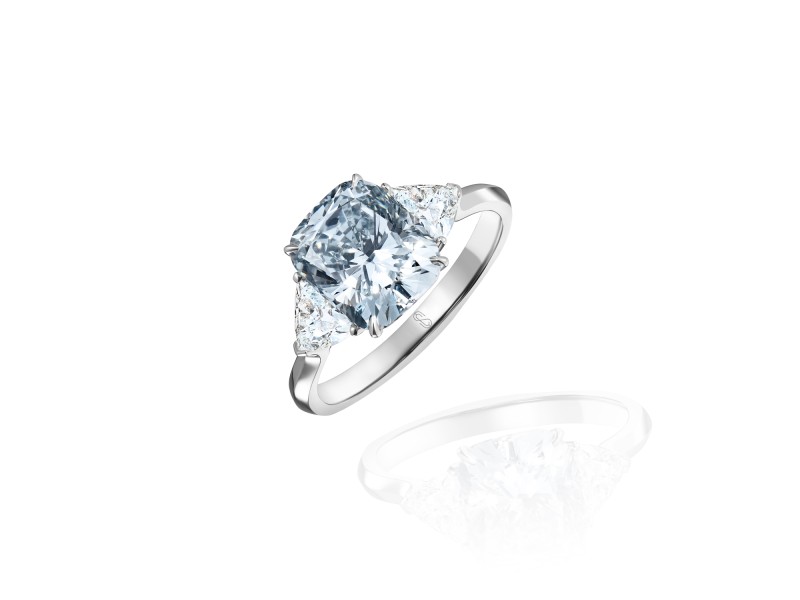 Ring, 18-carat white gold with diamonds