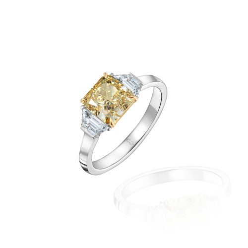 Ring, 18-carat white gold with diamonds and yellow diamonds Ring, 18-carat white gold with diamonds and yellow diamonds