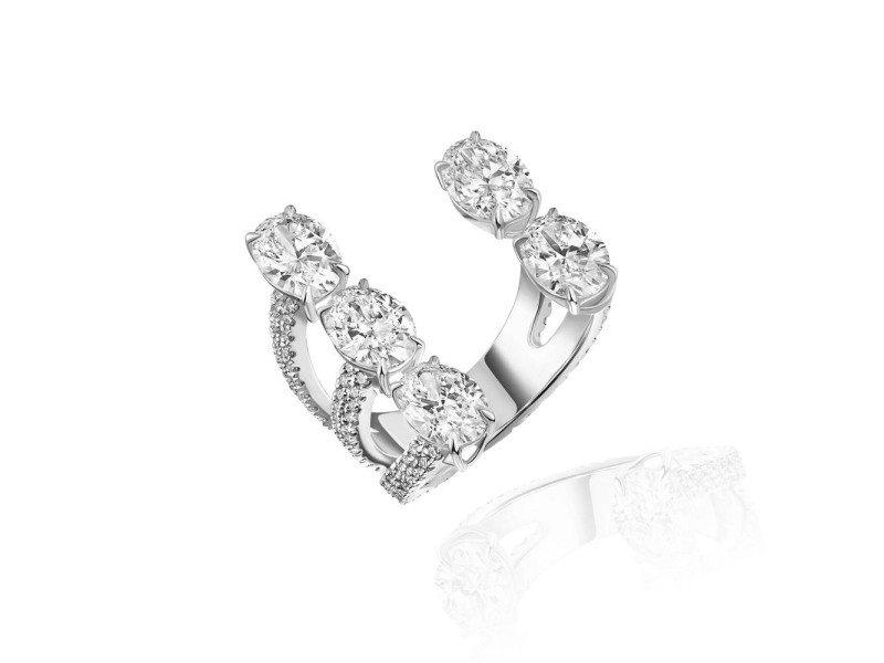 Ring, 18-carat white gold with diamonds