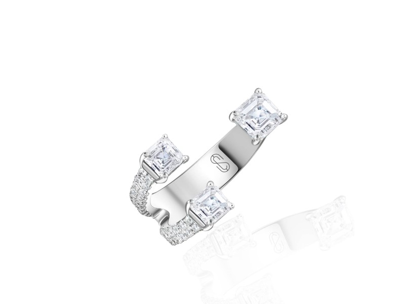 Ring, 18-carat white gold with diamonds