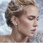 Kaff earring, 18-carat white gold with pink diamonds